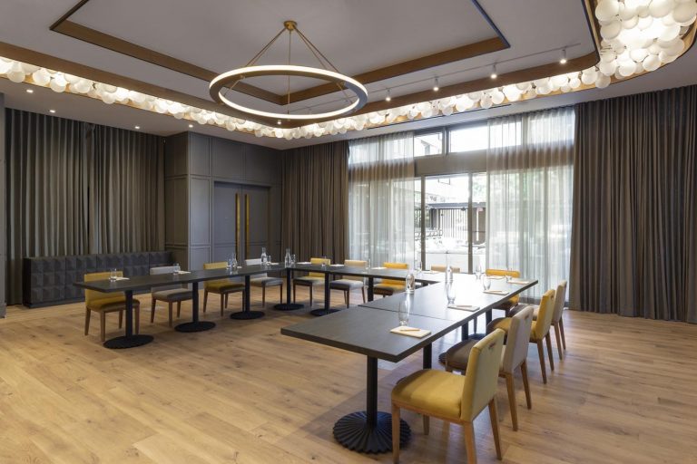 park-james-18-10-29-768×512 Meeting space