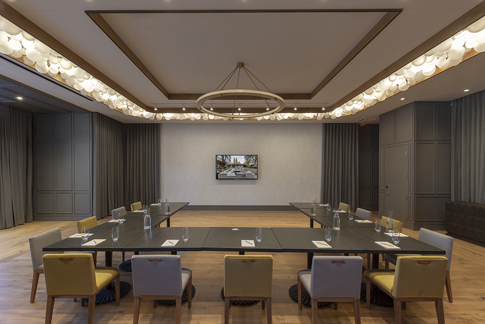 meeting-space-straight-angle meeting-space